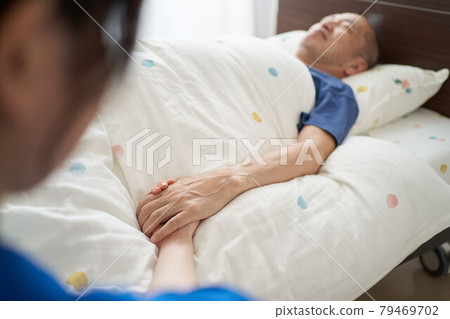 Asian seniors who are seen at the end Asian seniors who are seen at the end 79469702