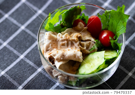 Jinhua pork cold shabu-shabu arrangement, sesame dressing salad Jinhua pork cold shabu-shabu arrangement, sesame dressing salad 79470337