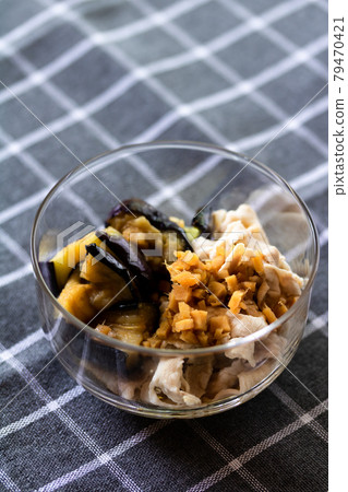 Jinhua pork cold shabu-shabu arrangement, fried eggplant sweet and spicy ginger sauce 79470421