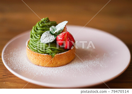 Matcha French Tart 79470514