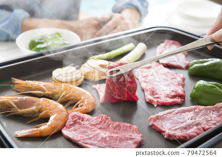 Yakiniku on a hot plate, home cooking Yakiniku on a hot plate, home cooking 79472564