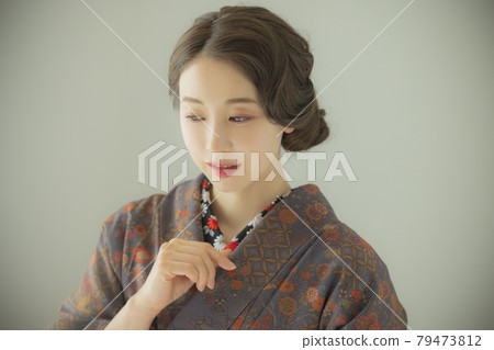 A female kimono wearing an indigo komon 79473812