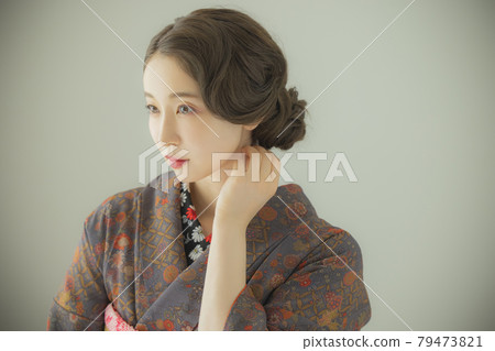 A female kimono wearing an indigo komon 79473821