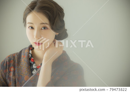 A female kimono wearing an indigo komon A female kimono wearing an indigo komon 79473822