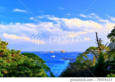 The sky and the Pacific Ocean seen from Kamiwarizaki 79475013