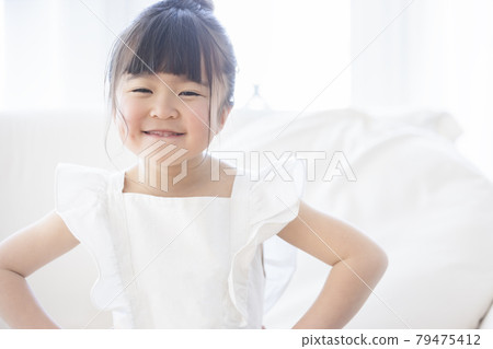 女孩兒童肖像 79475412