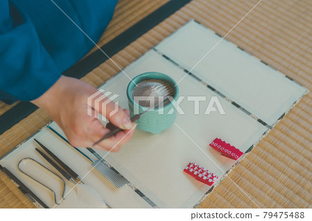 榻榻米 女生 女孩 79475488