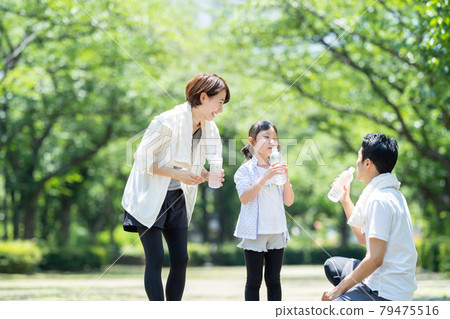 慢跑家庭親子家庭圖片 79475516