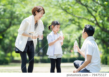 慢跑家庭親子家庭圖片 79475517