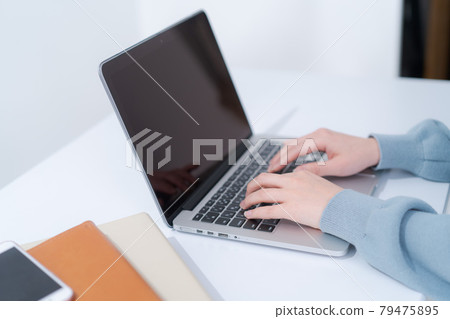 Keyboard PC at hand 79475895