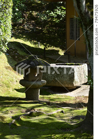 Katsura Rikyu外凳雙手口形手盆和燈籠 Katsura Rikyu外凳雙手口形手盆和燈籠 79475926