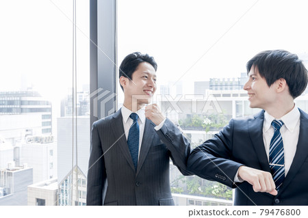 商業形象肘觸摸問候 79476800