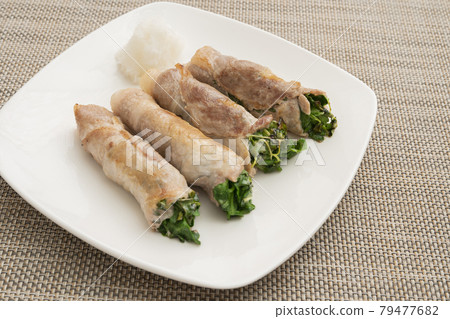 Pork roll of radish sprouts (with grated radish) 79477682
