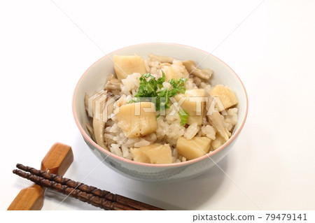 Scallop cooked rice (butter soy sauce flavor) 79479141