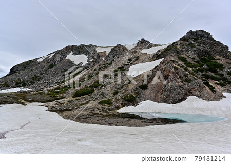 White mountain of the remaining snow 79481214