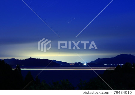 從大芝島眺望飛島街道與四國的夜景 79484010