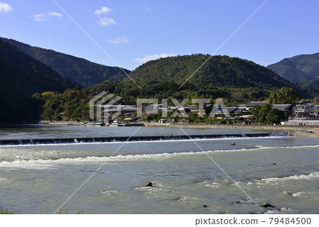 嵯峨野嵐山小倉山和桂川（大井川）-照片素材（圖片） [79484500