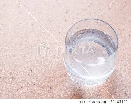 glass of water with effervescent tablet glass of water with effervescent tablet 79485161