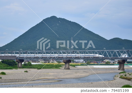[Shiga] Shinkansen and Omi Fuji crossing the iron bridge 79485199
