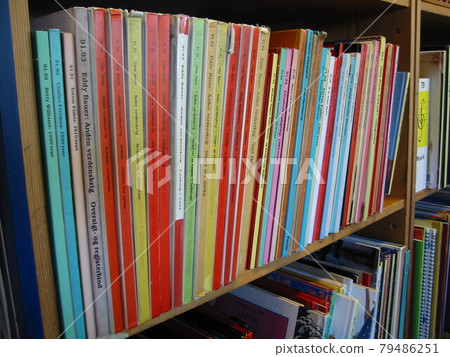 丹麥圖書館，藏有彩色圖畫書 79486251