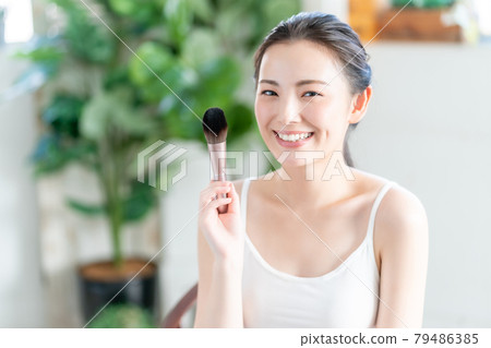 Makeup for women in their 20s Makeup for women in their 20s 79486385