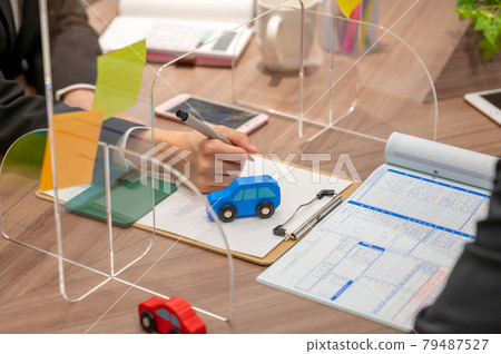 簽訂購車合同（社交距離） 79487527