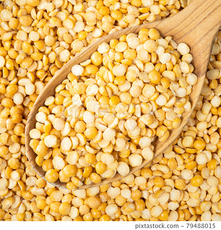 dried split yellow peas in wooden spoon closeup dried split yellow peas in wooden spoon closeup 79488015