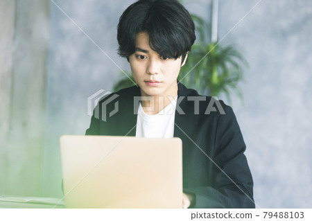 年輕人個人計算機 79488103