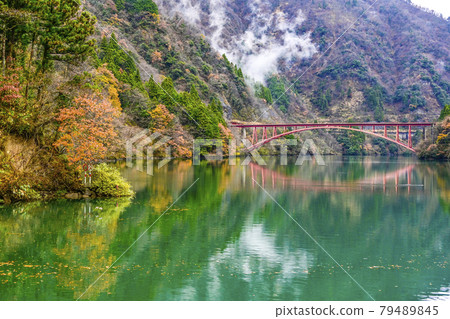 Nagasaki Ohashi seen from a cruise ship in the autumn Shogawa Gorge Nagasaki Ohashi seen from a cruise ship in the autumn Shogawa Gorge 79489845