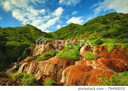 Alpine landscape and waterfall 79490058