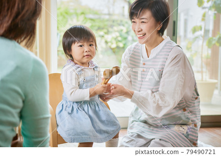 Babysitter and girl 79490721