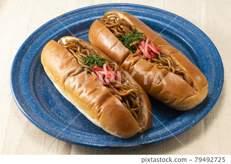 Yakisoba bread  79492725