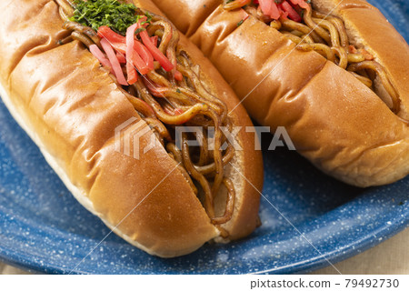 Yakisoba bread  79492730