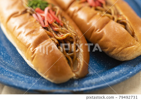 Yakisoba bread  79492731
