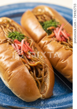Yakisoba bread  79492733