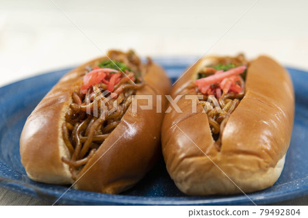 Yakisoba bread  79492804