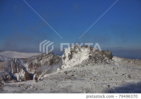 Climbing Mt. Nasu in the midwinter 79496370