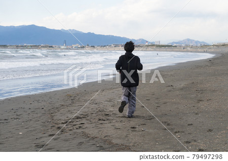 Men running on the beach Men running on the beach 79497298
