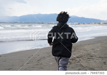 Men running on the beach Men running on the beach 79497303