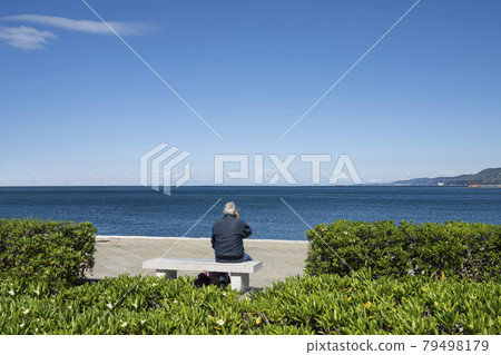 A man in front of the sea A man in front of the sea 79498179