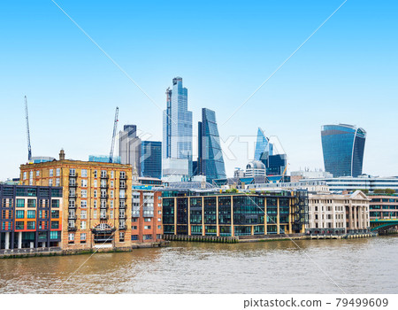 泰晤士河和倫敦金融城 79499609