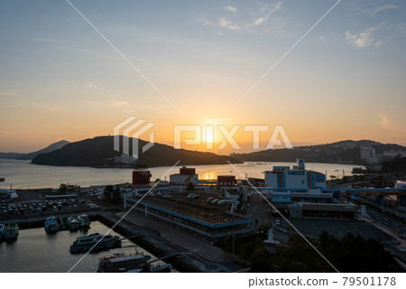 Sunrise of Toba Bay Sunrise of Toba Bay 79501178