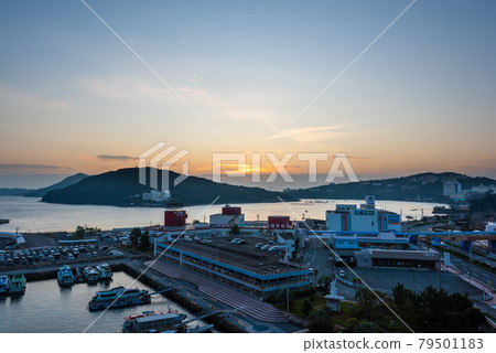Sunrise of Toba Bay 79501183