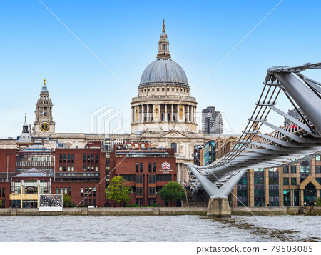 London Thames River and St. Paul's Cathedral 79503085
