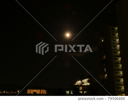 Autumn full moon and high-rise apartment Autumn full moon and high-rise apartment 79506800