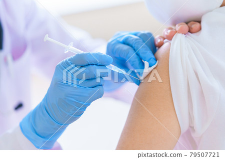 刺傷疫苗的女醫生 79507721