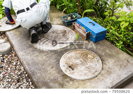 Maintenance, maintenance and inspection of combined treatment septic tanks for residential use 79508620