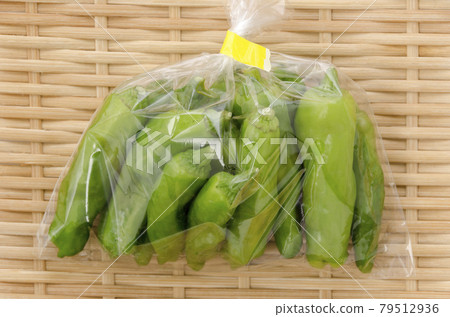 Shishito in a bag 79512936