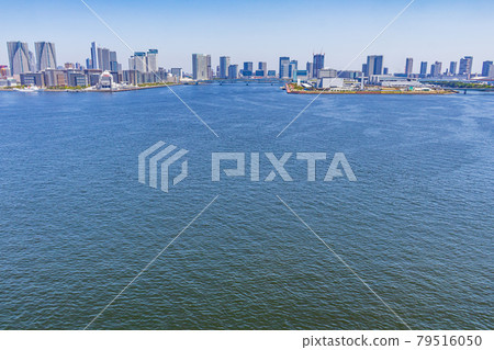 [Tokyo cityscape] View of Tokyo city from Rainbow Bridge 79516050