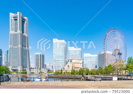 [Kanagawa Prefecture] Minato Mirai in fine weather (April) 79523000